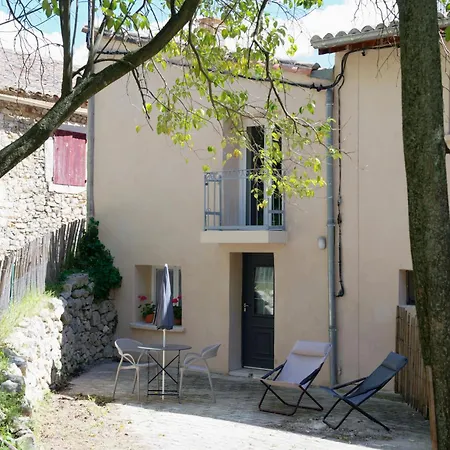 Casa vacanze 2 Places, Les Luciens, Meublé 3 étoiles *